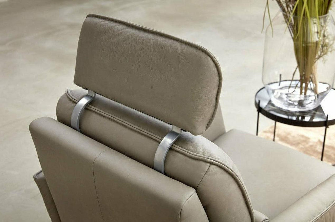 Aura Recliner With Hidden Headrest Recliners Himolla