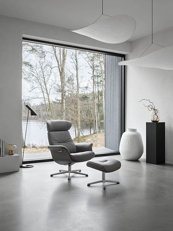 Timeout Recliner + Footstool – Cement Leather/Walnut — conform.se lifestyle