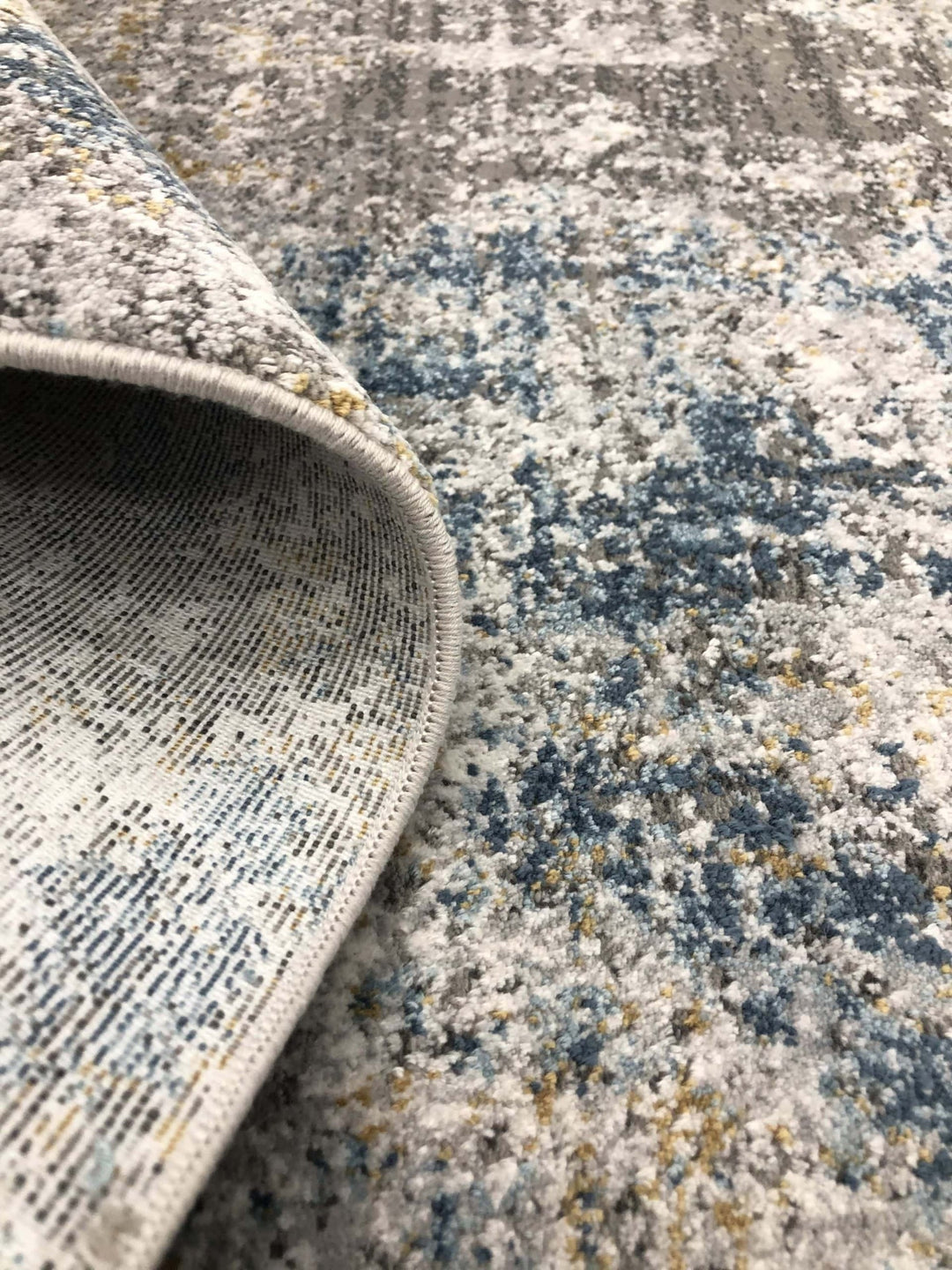 Dakota Rug by Whiteline Modern Living – lifestyle