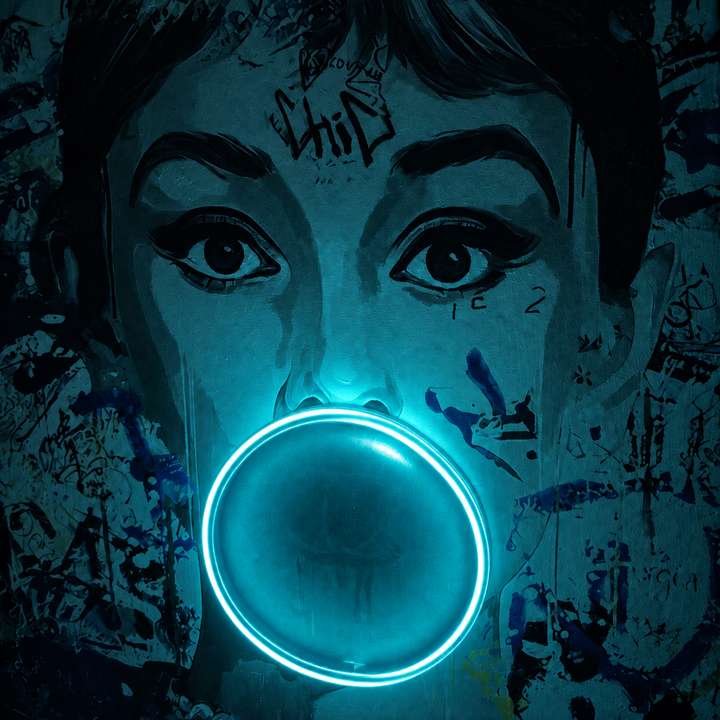 Audrey Hepburn Bubble Gum LED Painting by Interior Moderna - view 5