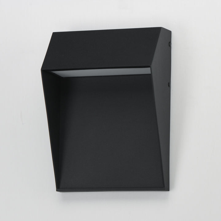 Cliffsedge VX Cliffsdege VX LED Outdoor Wall Sconce by Studio M Lighting – lifestyle