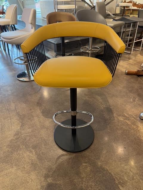 Gianna Hydraulic Bar Stool Bar Stools Elite Modern