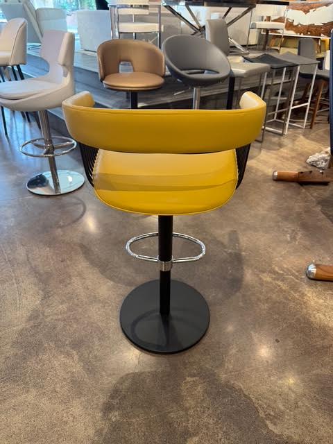 Gianna Hydraulic Bar Stool Bar Stools Elite Modern