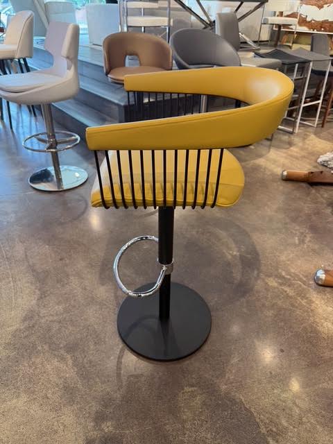 Gianna Hydraulic Bar Stool Bar Stools Elite Modern