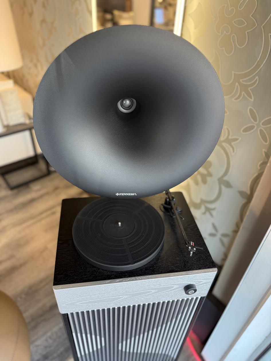Fennessy Donut i5: A Modern Take on the Classic Gramophone