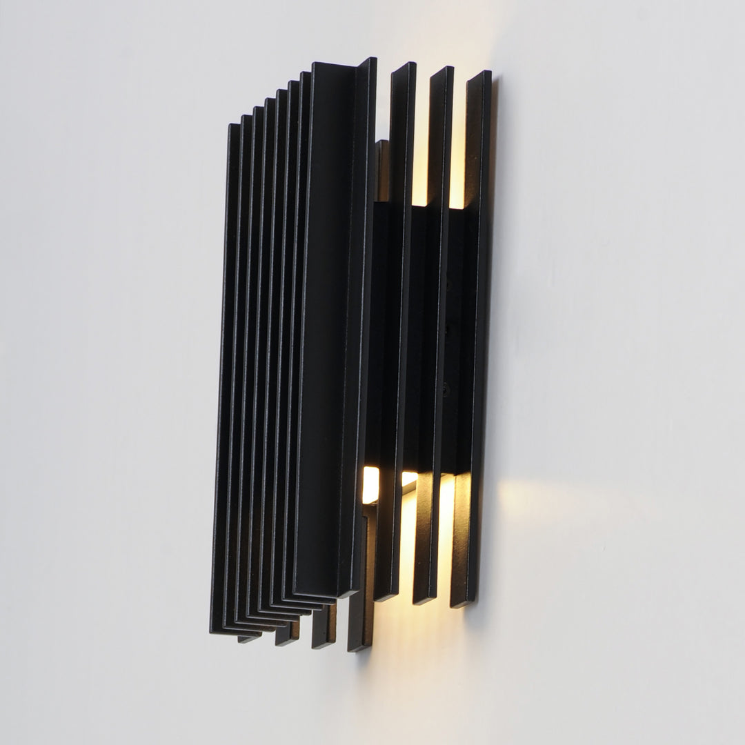 Rampart Small LED Outdoor Wall Sconce by Studio M Lighting – lifestyle