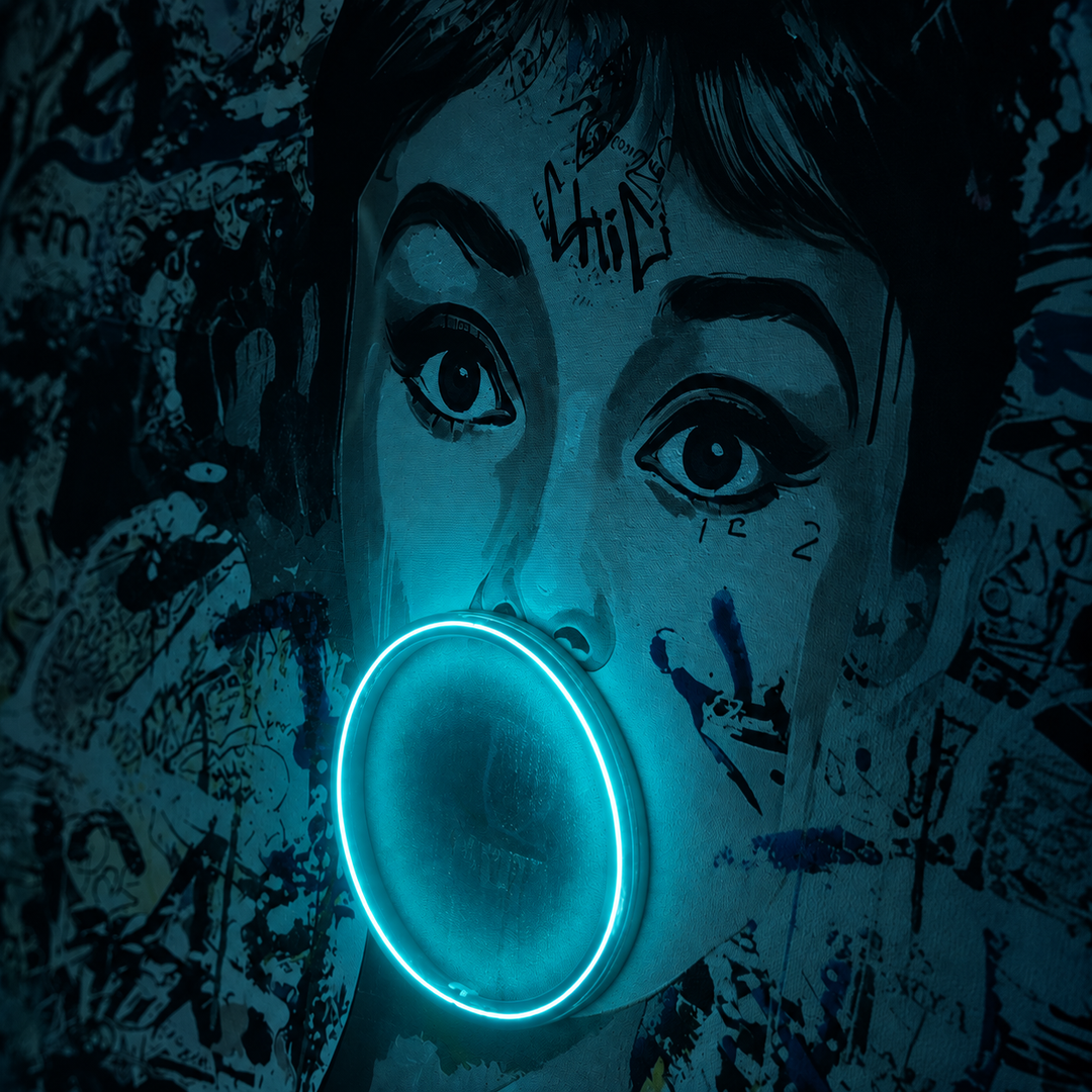 Audrey Hepburn Bubble Gum LED Painting by Interior Moderna - view 6