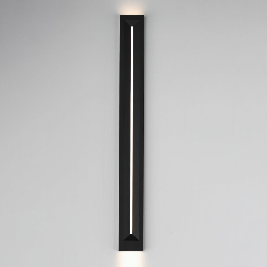 Fosso LED Outdoor Wall Sconce - 5cct by Studio M Lighting – lifestyle