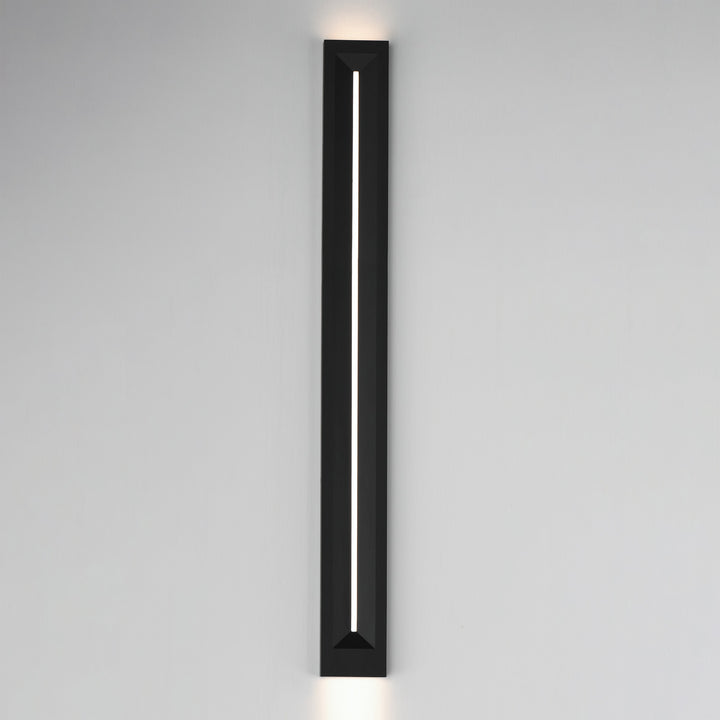 Fosso LED Outdoor Wall Sconce - 5cct by Studio M Lighting – lifestyle