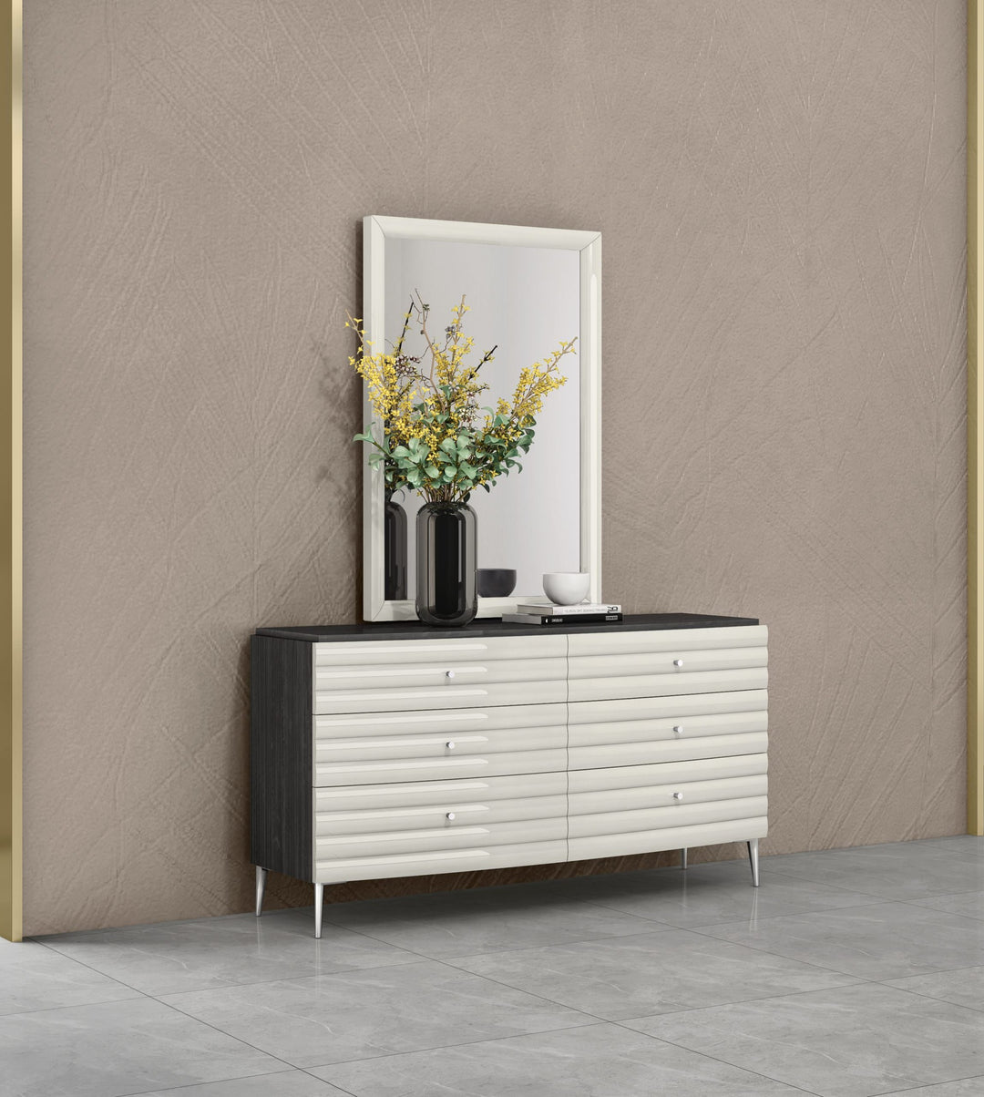 Pino Rectangular Mirror by Whiteline Modern Living – lifestyle