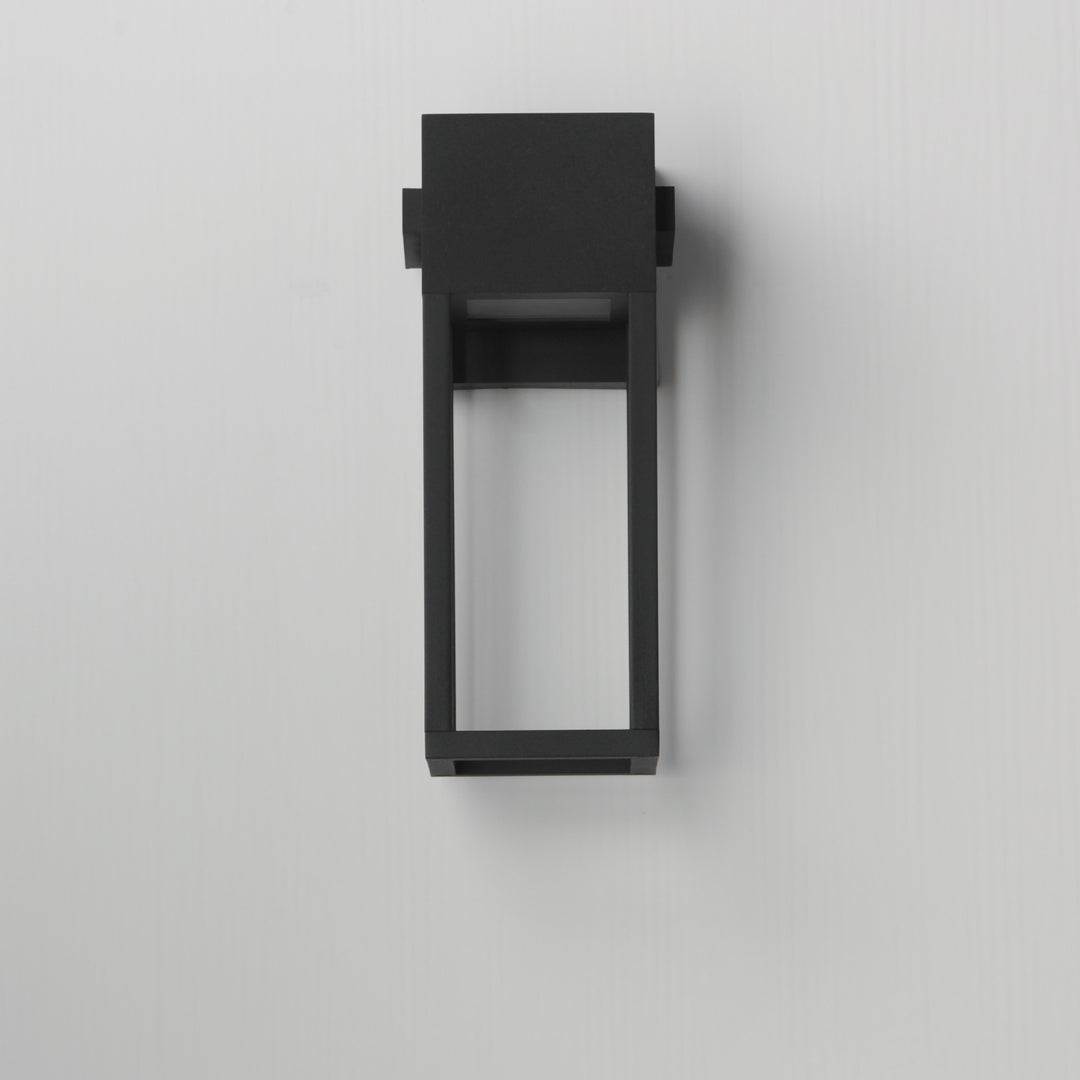 Strand VX 14 Outdoor LED Wall Sconce by Studio M Lighting – lifestyle