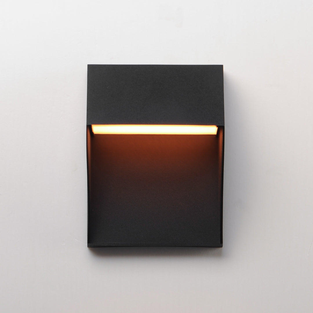 Cliffsedge VX Cliffsdege VX LED Outdoor Wall Sconce by Studio M Lighting – lifestyle