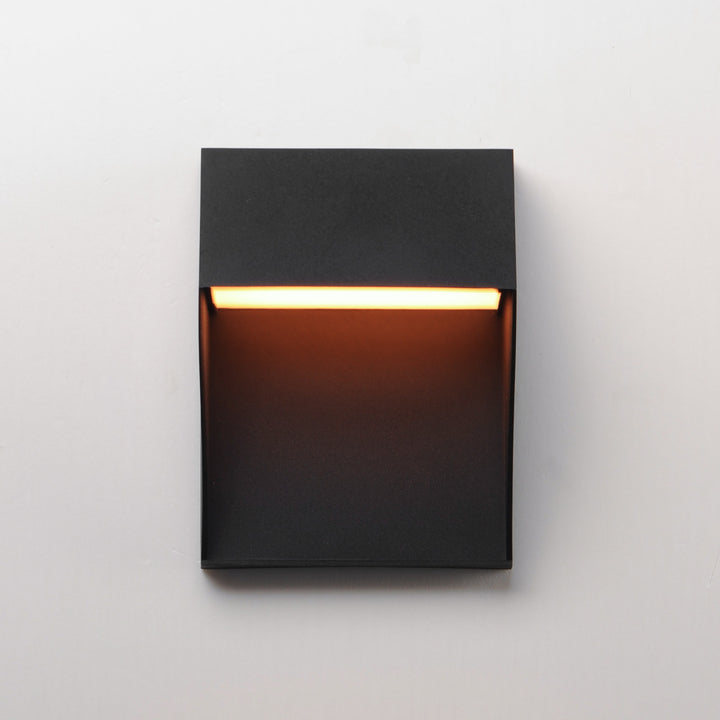 Cliffsedge VX Cliffsdege VX LED Outdoor Wall Sconce by Studio M Lighting – lifestyle