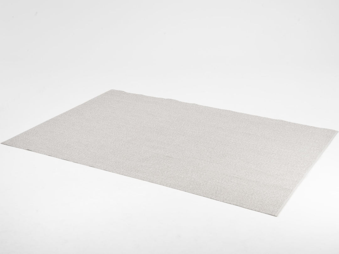 Tapiz Outdoor Rug by Whiteline Modern Living – lifestyle