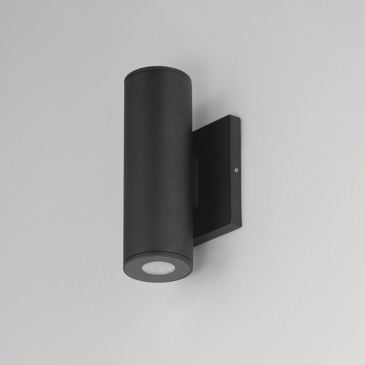 Calibro 7.5 LED Outdoor Sconce by Studio M Lighting – lifestyle
