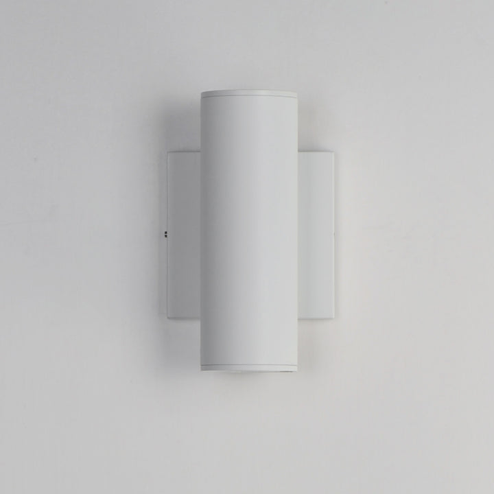 Calibro 7.5 LED Outdoor Sconce by Studio M Lighting – lifestyle