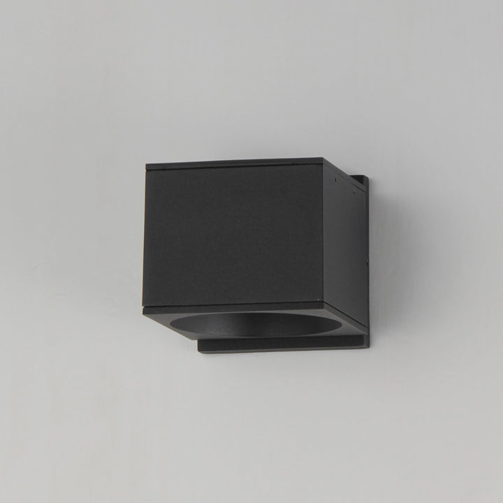 Stout 120-277V Indoor/Outdoor Wall Sconce by Studio M Lighting – lifestyle