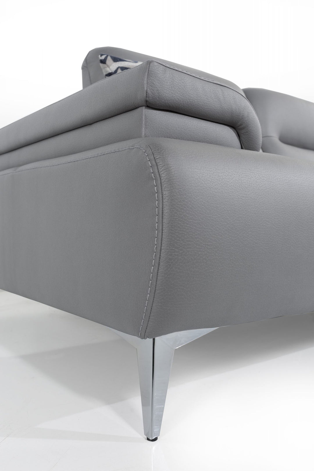 Ruslan Sectional by Whiteline Modern Living – lifestyle