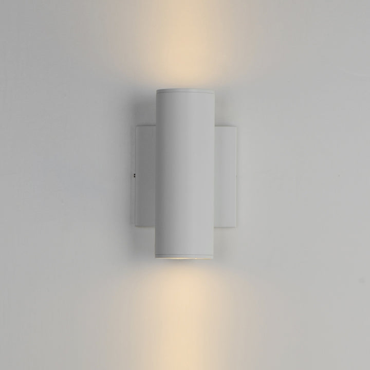 Calibro 7.5 LED Outdoor Sconce by Studio M Lighting – lifestyle