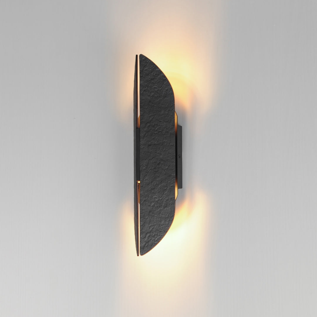 Tectonic 18 Outdoor LED Sconce by Studio M Lighting – lifestyle