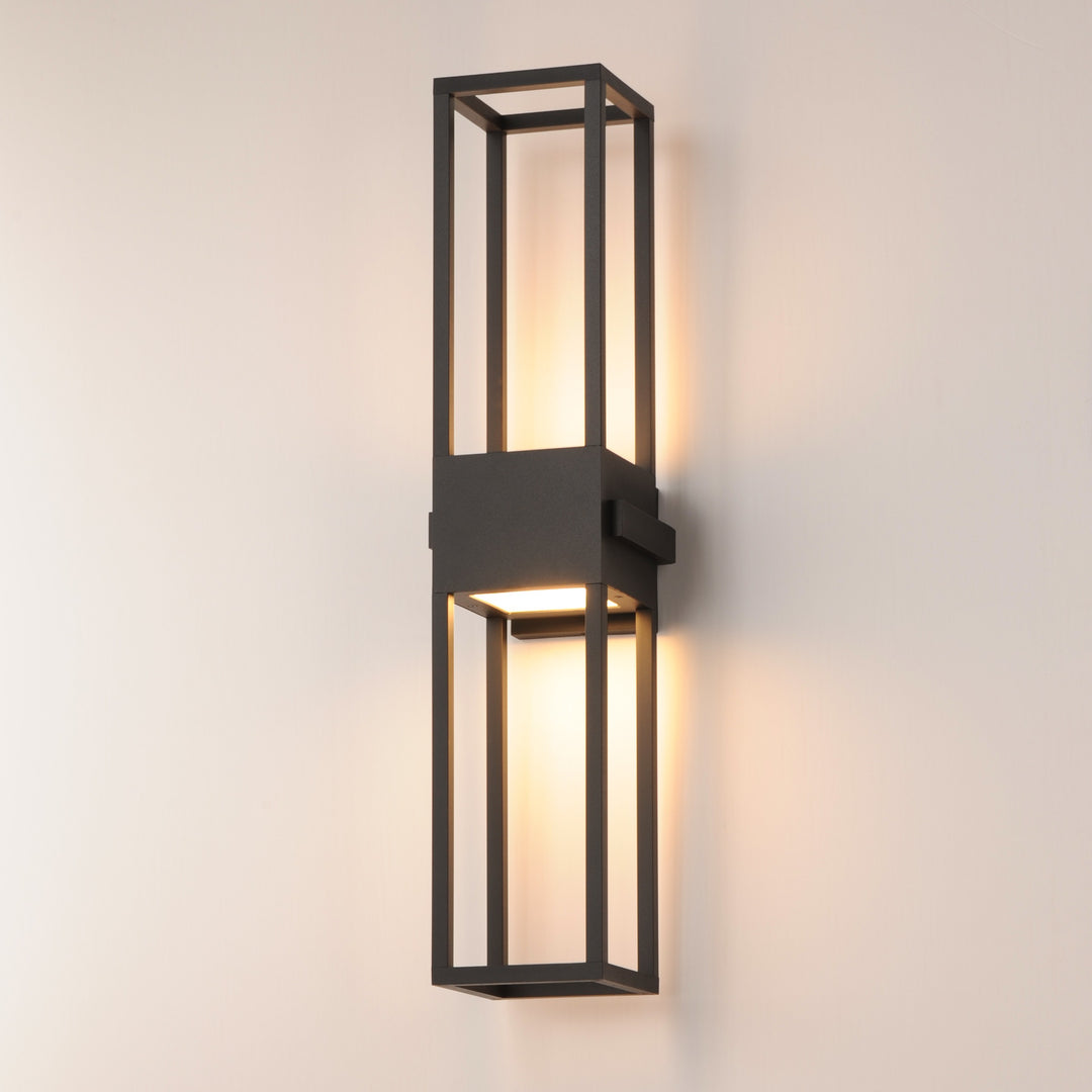 Strand VX 31 Outdoor LED Wall Sconce by Studio M Lighting – lifestyle