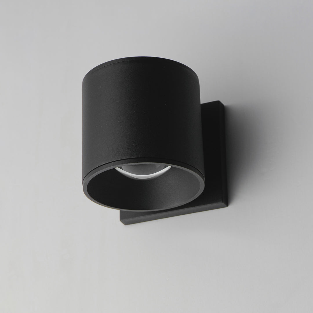 Stout RD 120-277V Indoor/Outdoor Wall Sconce by Studio M Lighting – lifestyle