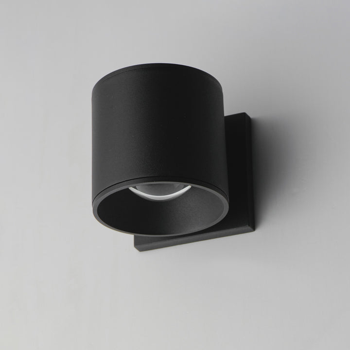Stout RD 120-277V Indoor/Outdoor Wall Sconce by Studio M Lighting – lifestyle