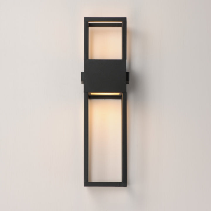 Strand VX 24 Outdoor LED Wall Sconce by Studio M Lighting – lifestyle