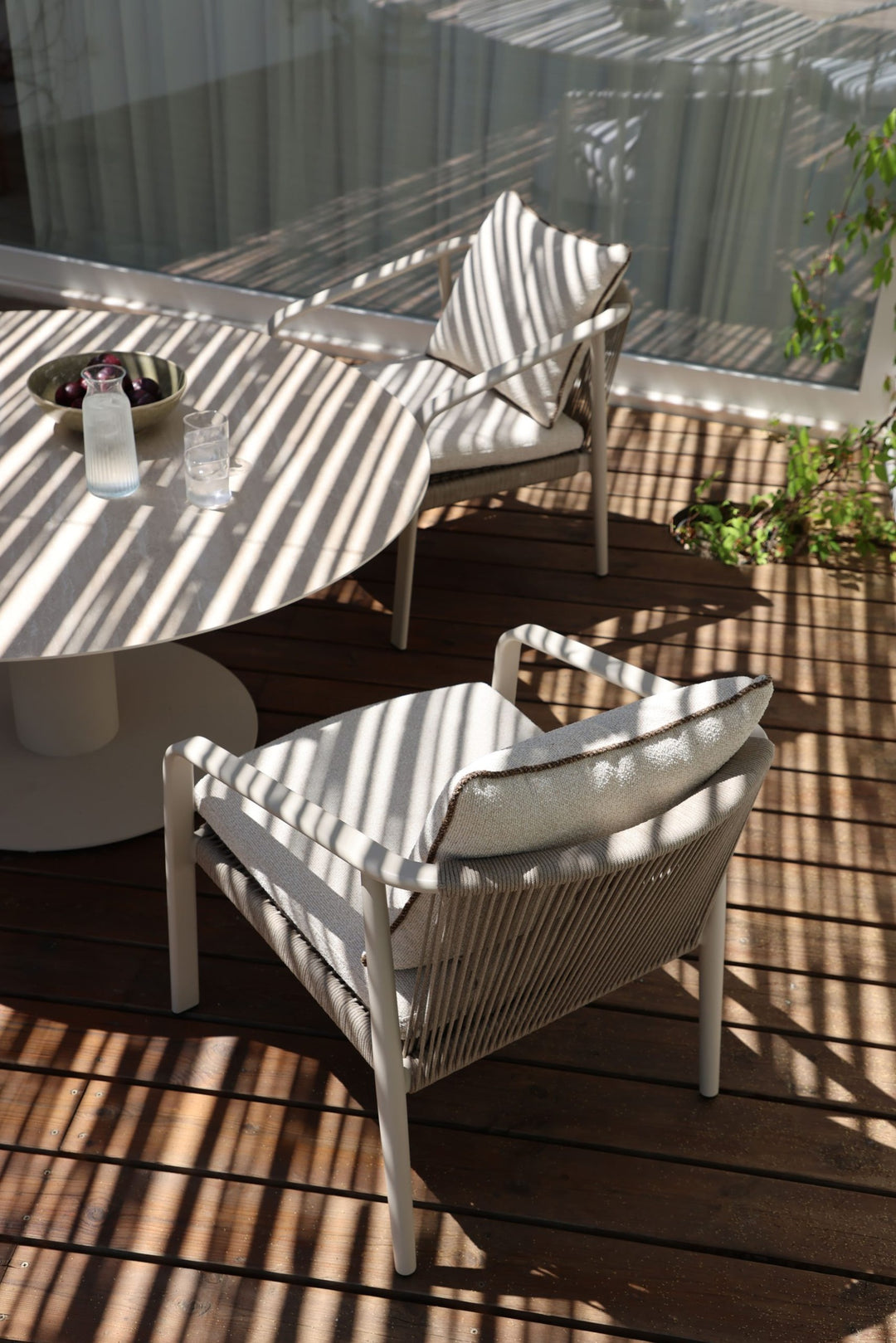 Tube Dining Table by Whiteline Modern Living – lifestyle