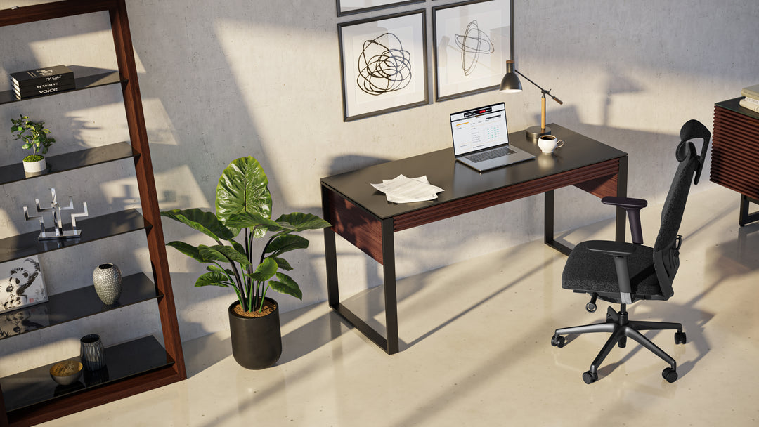 Corridor 6501 Desk lifestyle