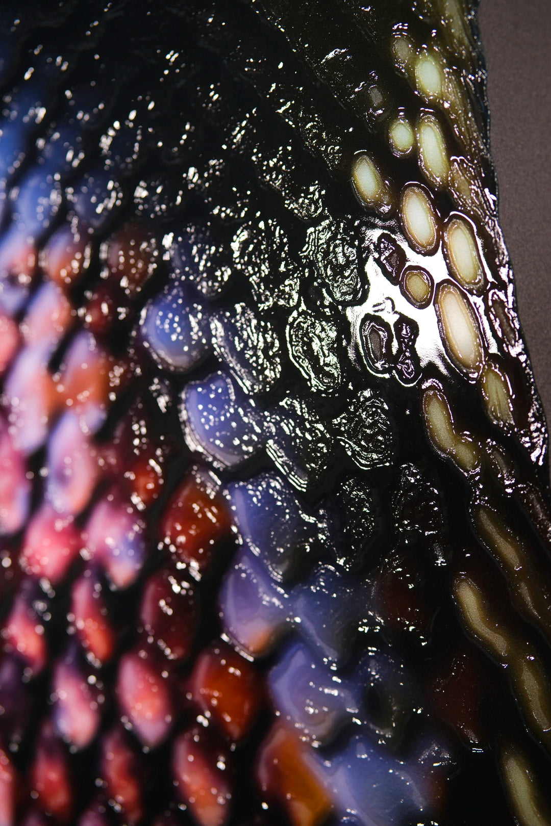 Venom Noir — Haptic 3D Embossed + High-Gloss Lacquer Print Insigne Art Design