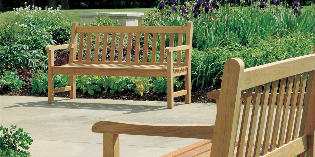 Felsted Seat 150 by Barlow Tyrie – Felsted collection lifestyle