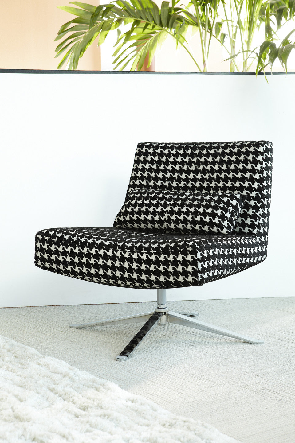 Hugo Swivel Accent Chair