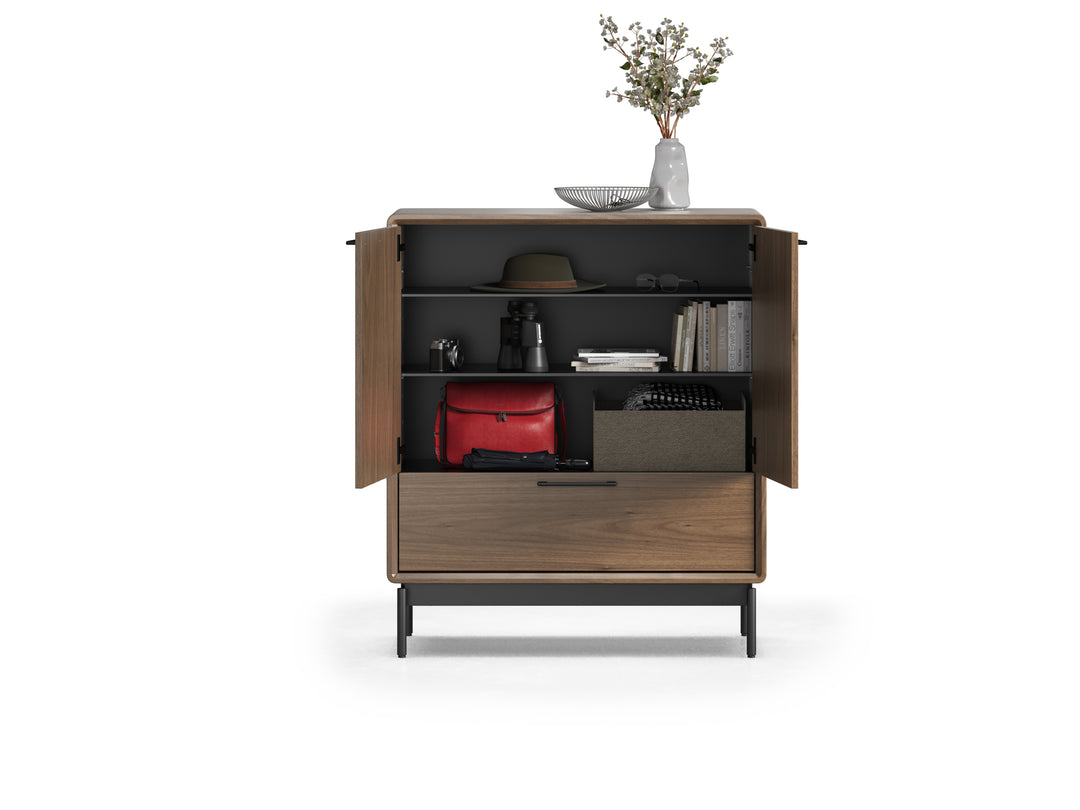 LINQ 7585 Entry Cabinet detail