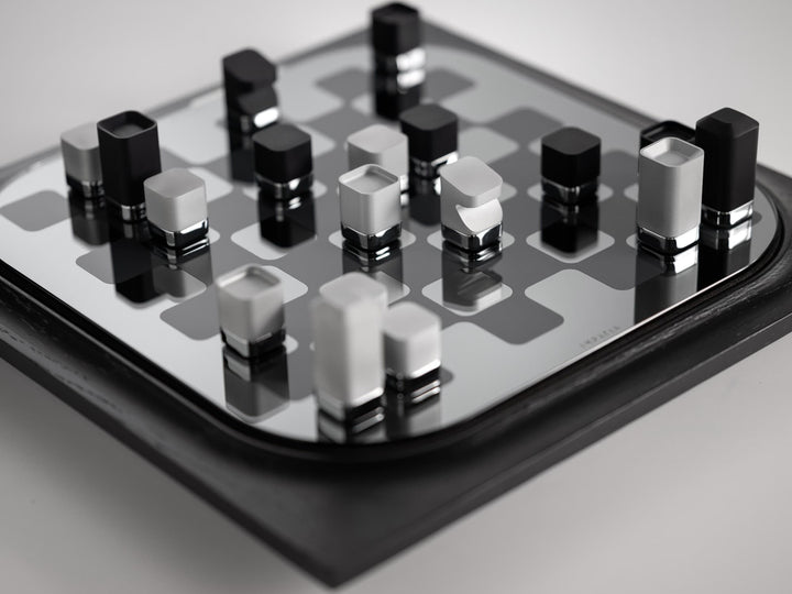 Mossa Chess Set by Impatia detail