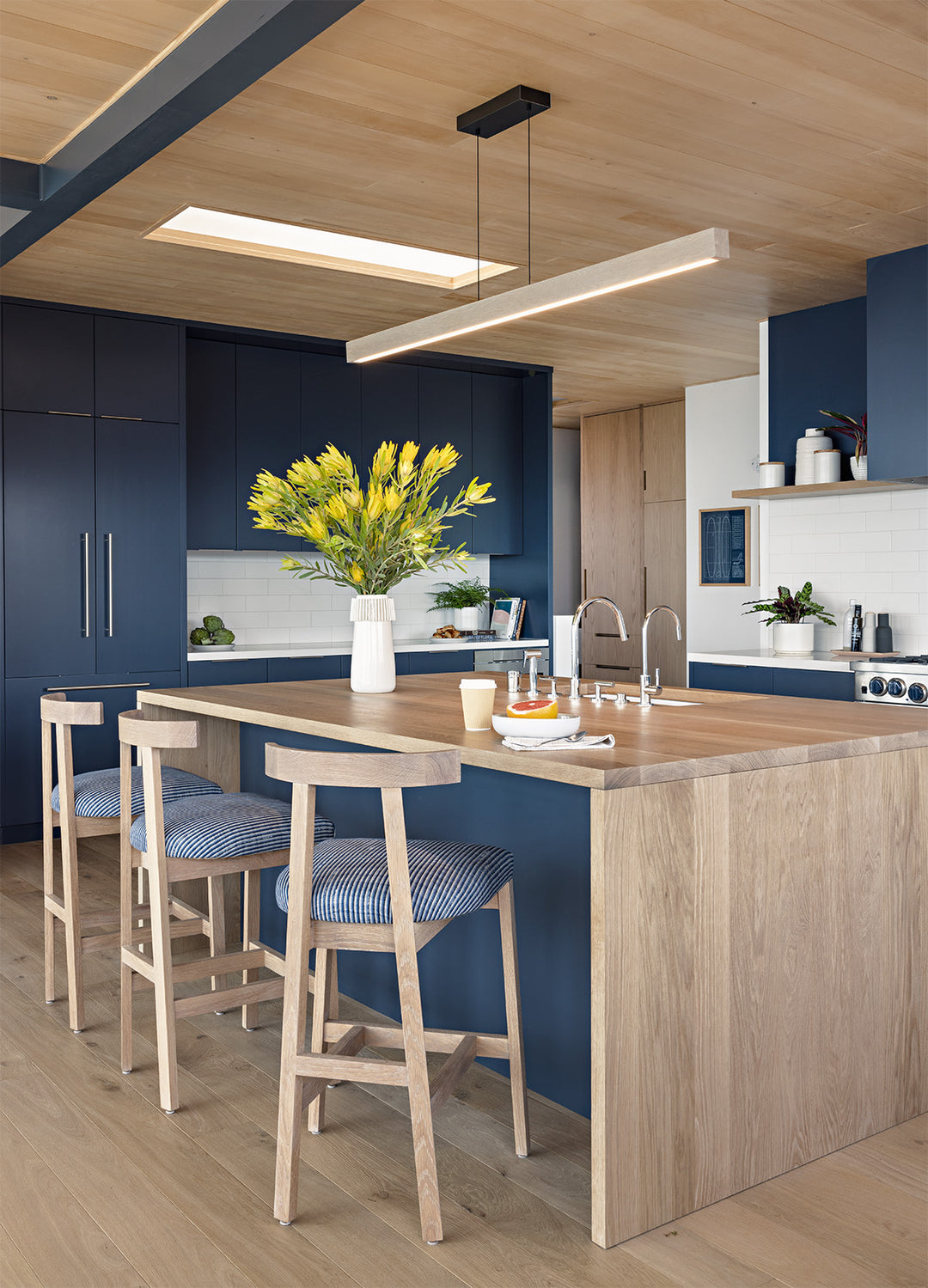 Una LED Linear Pendant Linear Pendants Cerno