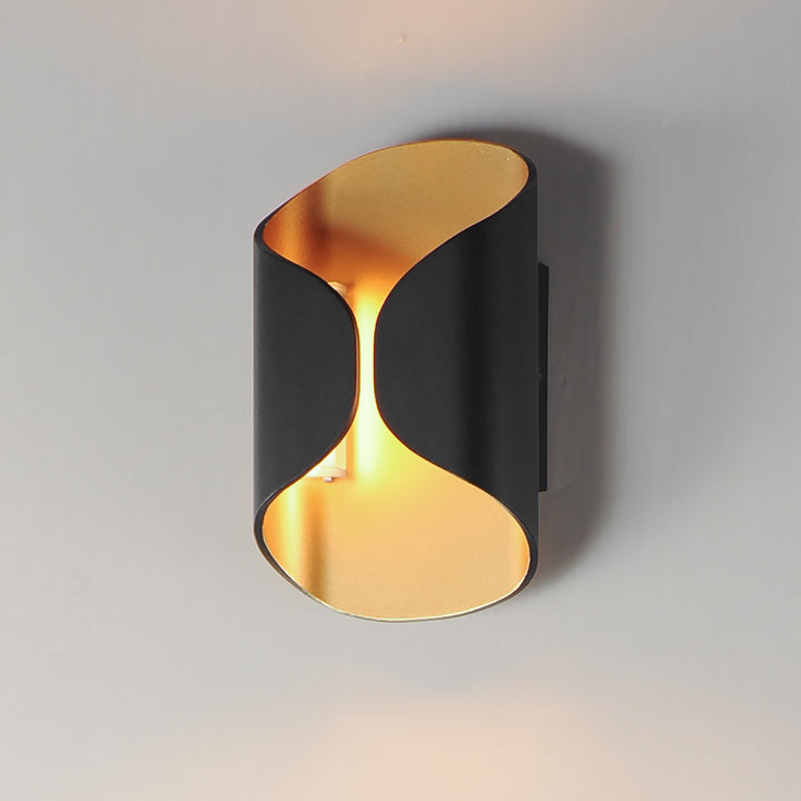 Folio 10" LED Outdoor Wall Lamp by Studio M Lighting – lifestyle