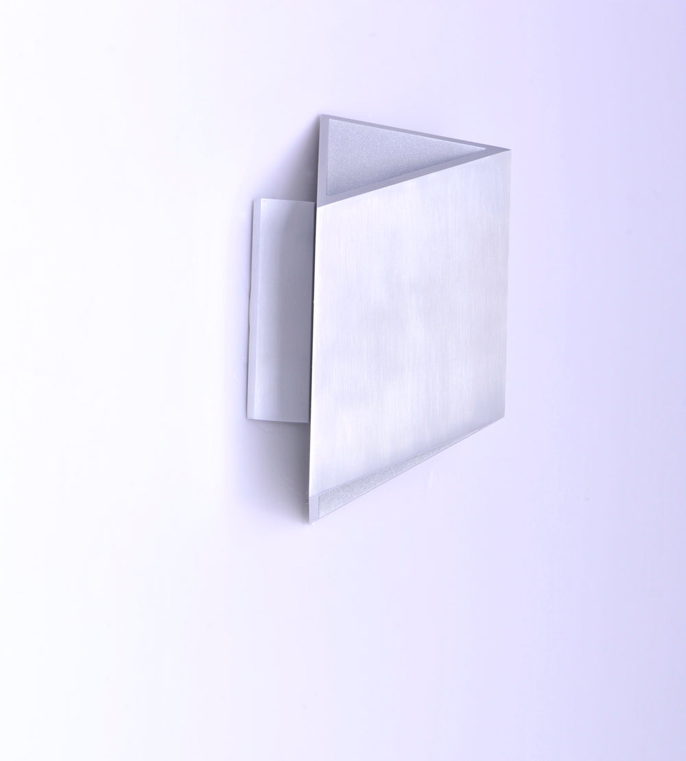 Alumilux: Facet LED Outdoor Wall Sconce by ET2 Lighting, styled view 1