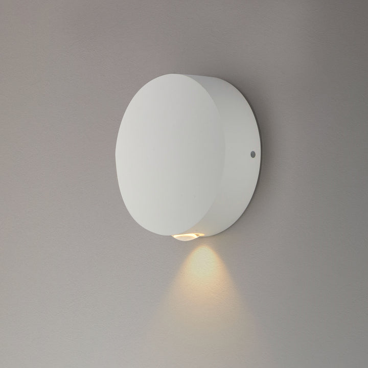 Alumilux: Glint LED Outdoor Wall Sconce by ET2 Lighting, styled view 1