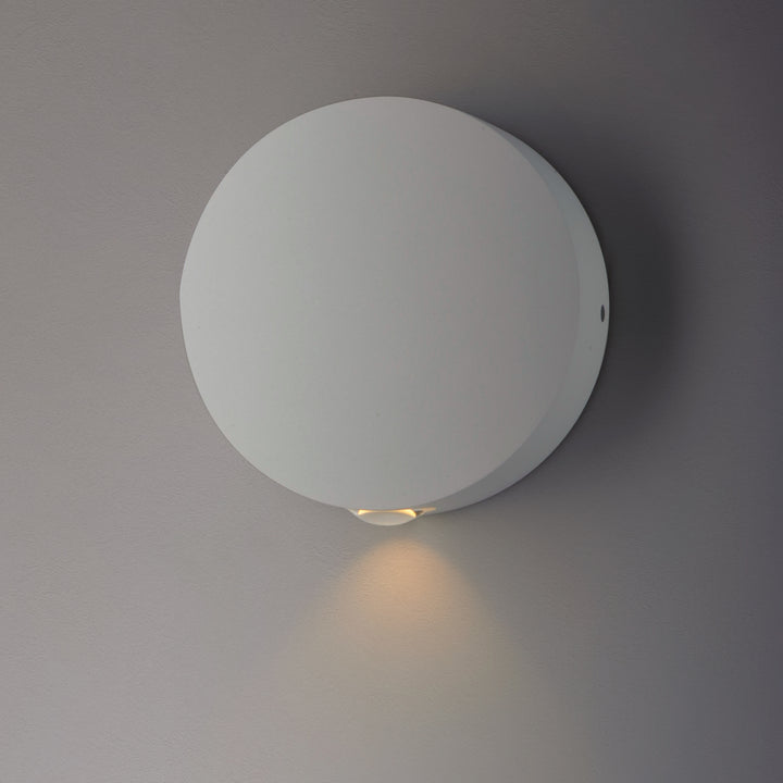 Alumilux: Glint LED Outdoor Wall Sconce by ET2 Lighting, styled view 3