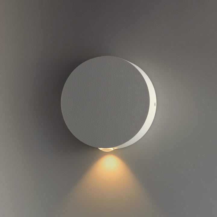 Alumilux: Glint LED Outdoor Wall Sconce by ET2 Lighting, styled view 5