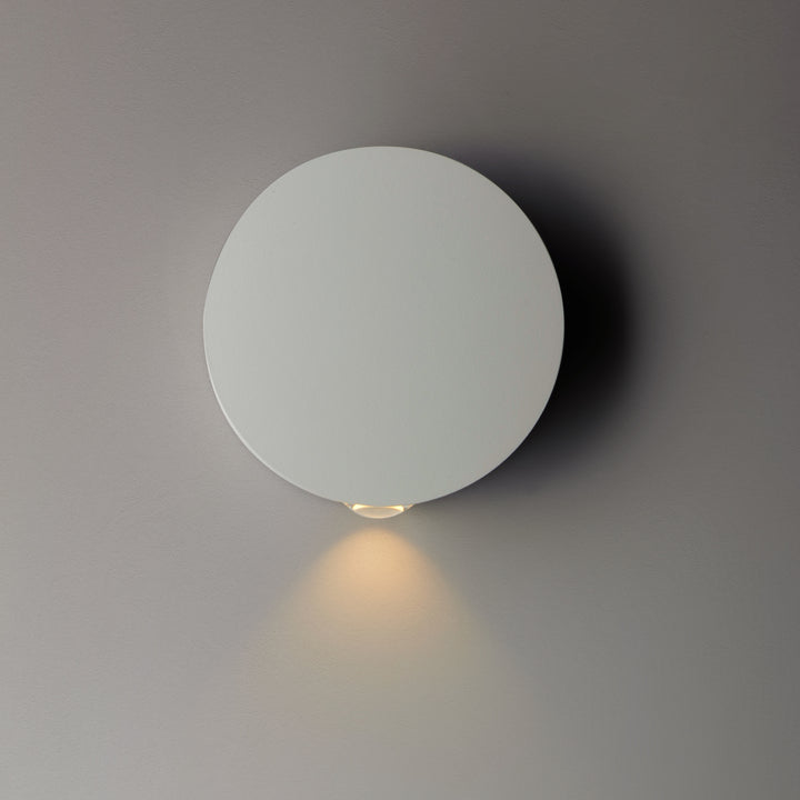 Alumilux: Glint LED Outdoor Wall Sconce by ET2 Lighting, styled view 7