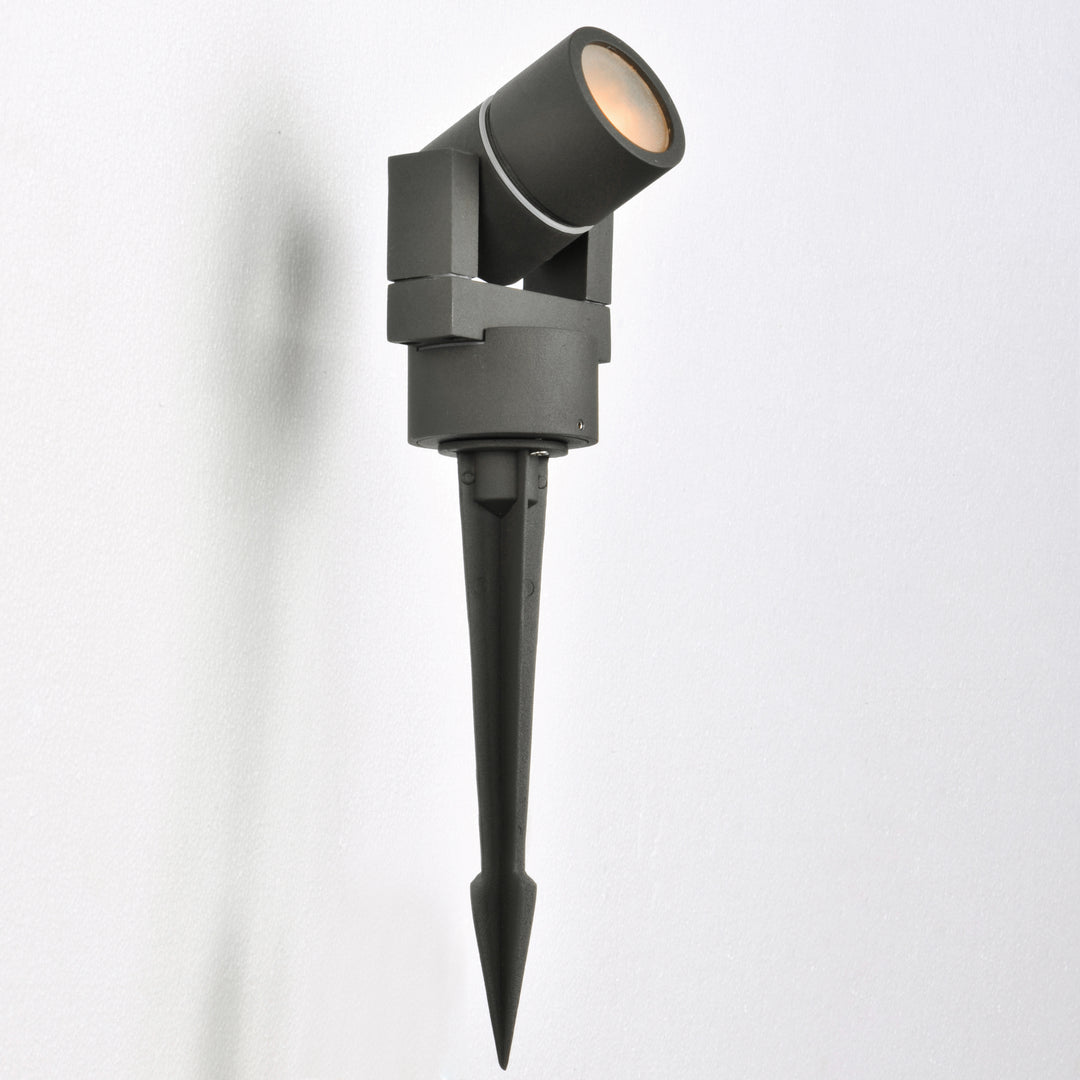 Alumilux Landscape LED Spot Light by ET2 Lighting, styled view 1