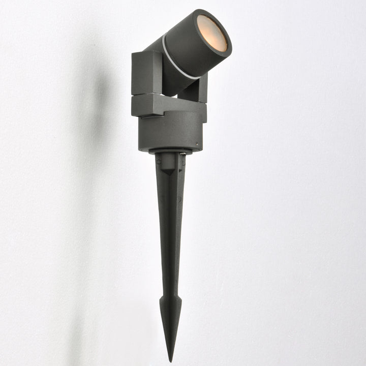 Alumilux Landscape LED Spot Light by ET2 Lighting, styled view 1