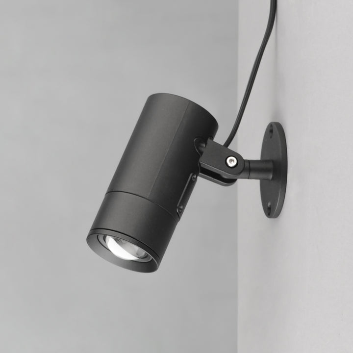 Alumilux Landscape: Spot Spot Light w CCT and Beam by ET2 Lighting, styled view 3
