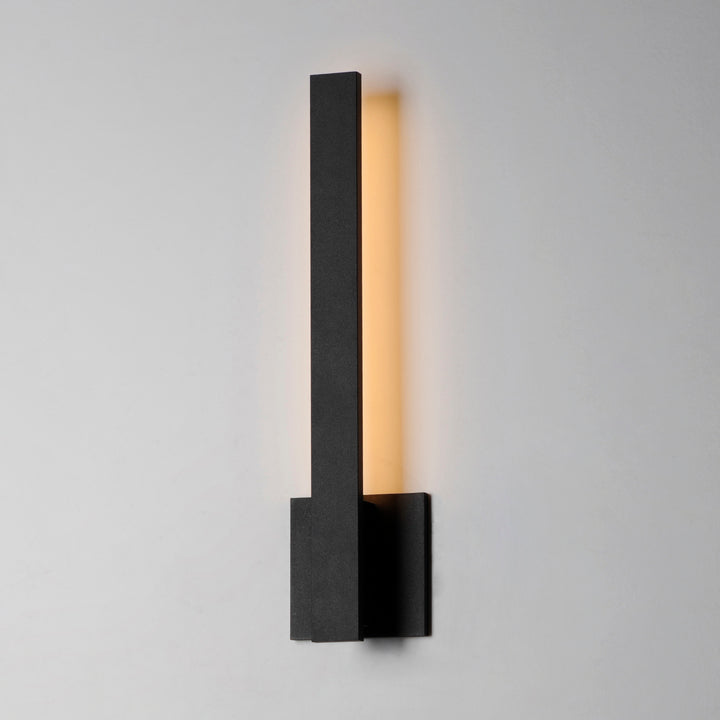 Alumilux: Line 18" LED Outdoor Wall Sconce by ET2 Lighting, styled view 5