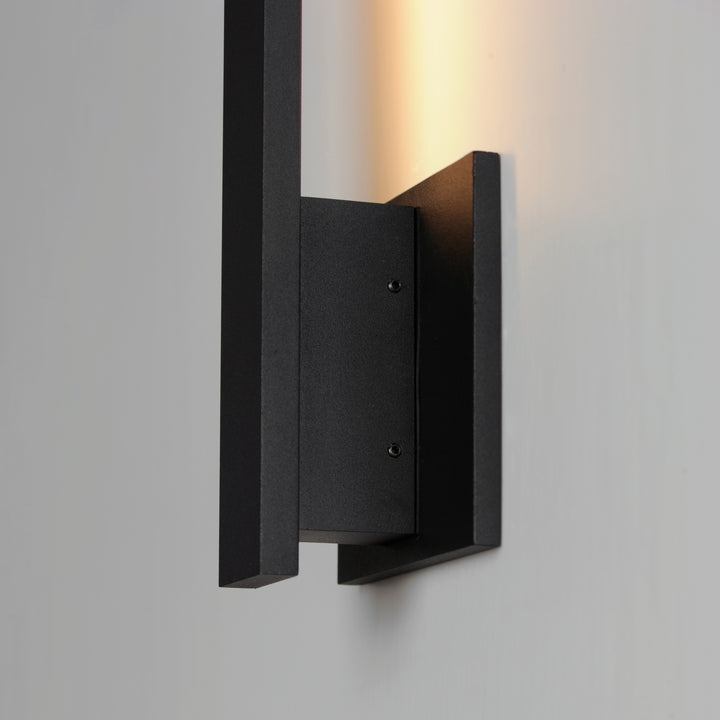 Alumilux: Line 18" LED Outdoor Wall Sconce by ET2 Lighting, styled view 6