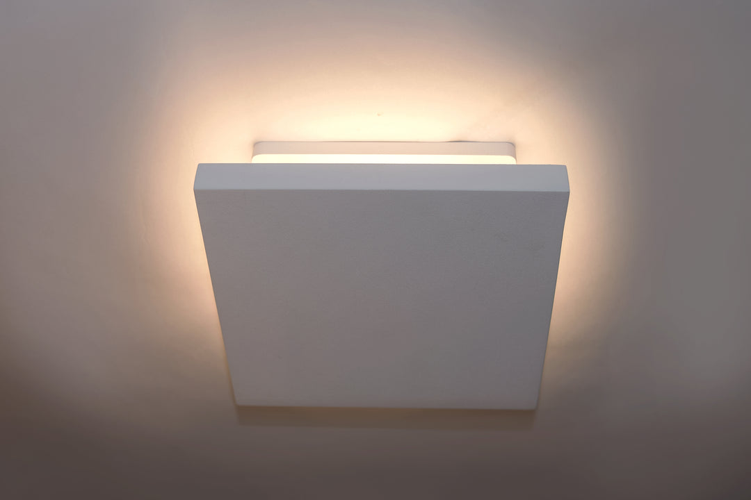 Alumilux: Tau LED Outdoor Wall Sconce by ET2 Lighting, detail view 2