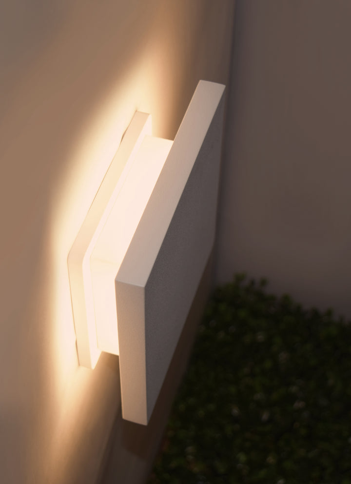 Alumilux: Tau LED Outdoor Wall Sconce by ET2 Lighting, detail view 3