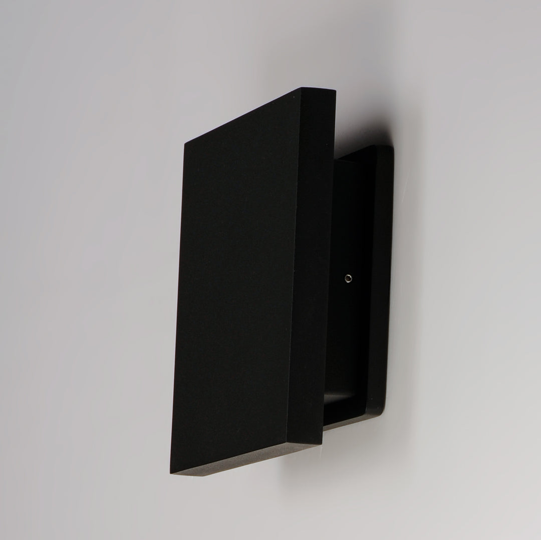 Alumilux: Tau LED Outdoor Wall Sconce by ET2 Lighting, styled view 3